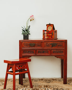 Short Red Console